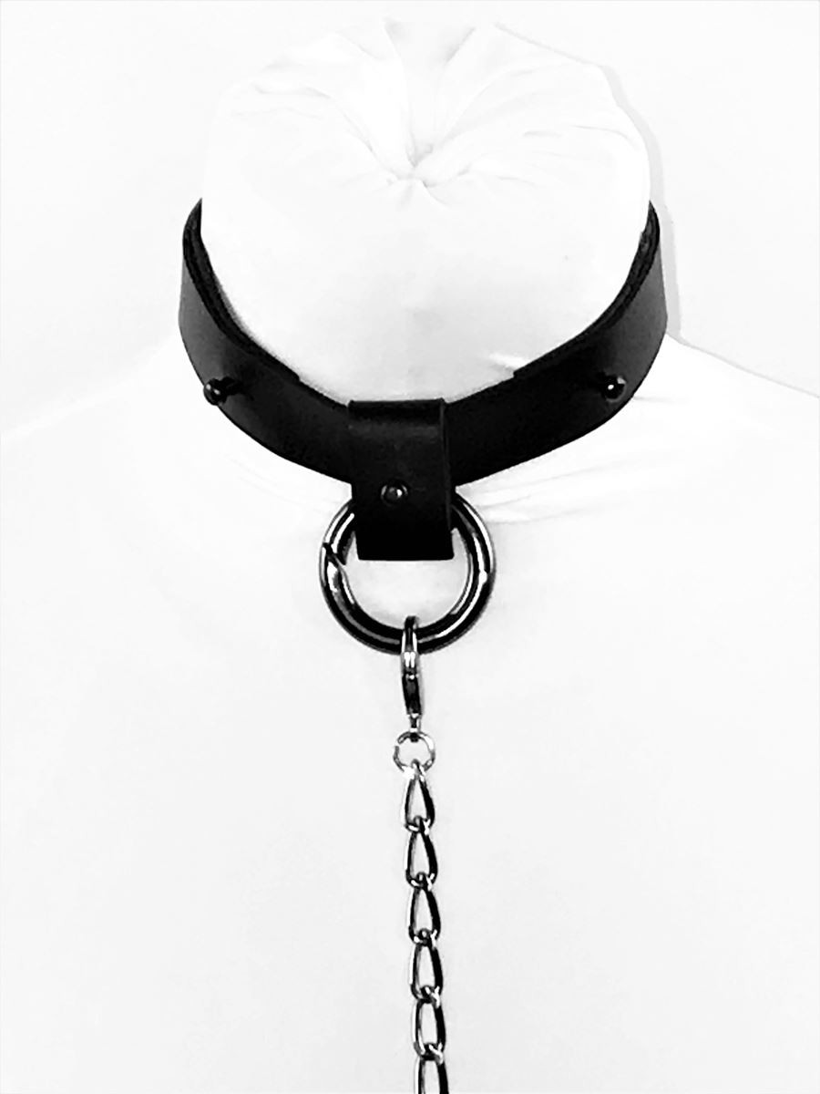 https://timeless-eyllye.com/1112/s-26010c30-multiway-necklace-bracelet-leash-3-adjustable-straps-black-leather-chain.jpg